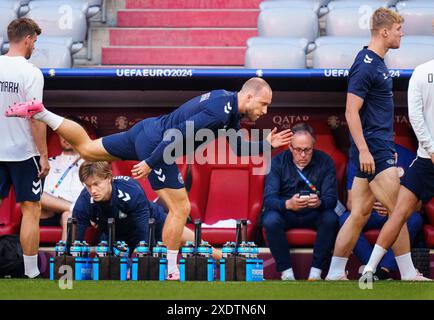 Francfort, Allemagne. 24 juin 2024. Christian Eriksen, Joachim Andersen et Rasmus Hoejlund lors de la session d'entraînement du Danemark à l'Allianz Arena de Munich, Allemagne lundi 24 juin 2024 crédit : Ritzau/Alamy Live News Banque D'Images