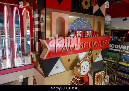 FAO Schwarz est un célèbre magasin de jouets situé au 30 Rockefeller Center, New York City, USA 2024 Banque D'Images