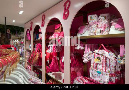 FAO Schwarz est un célèbre magasin de jouets situé au 30 Rockefeller Center, New York City, USA 2024 Banque D'Images