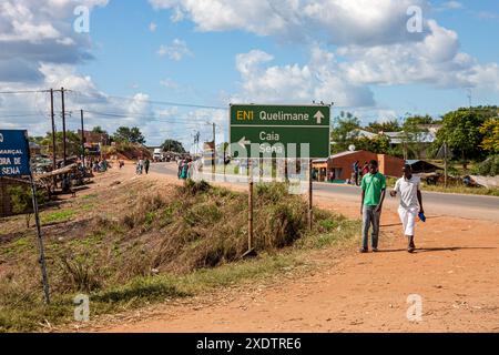 Mozambique, Sofala, Caia, carrefour avec la route N1 Banque D'Images