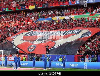 Dusseldorf, Allemagne. 24 juin 2024. Supporters albanais lors du match des Championnats d'Europe de l'UEFA à Dusseldorf Arena, Dusseldorf. Le crédit photo devrait se lire comme suit : David Klein/Sportimage crédit : Sportimage Ltd/Alamy Live News Banque D'Images