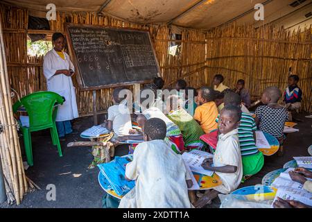 Mozambique, Sofala, Caia, Amambos, salle de classe rurale Banque D'Images