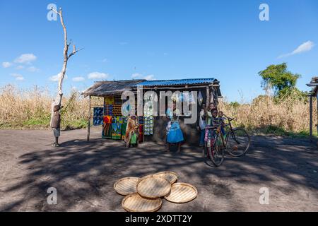 Mozambique, Sofala, Caia, Amambos, petit magasin Banque D'Images