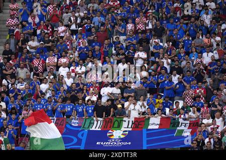 Leipzig, Germanie. 24 juin 2024. Supporters italiens lors du match de football Euro 2024 entre la Croatie et l'Italie au stade de Leipzig, Leipzig, Allemagne - lundi 24 juin 2024. Sport - Football. (Photo de Fabio Ferrari/LaPresse) crédit : LaPresse/Alamy Live News Banque D'Images