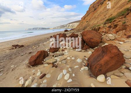 Rochers sur la plage de Compton Bay, île de Wight, Angleterre, Royaume-Uni Banque D'Images