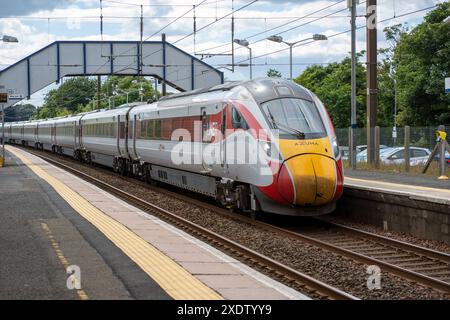 A Class 801 LNER Azuma train - 801222 - Edinburgh à Kings Cross, Londres, en passant Longniddry Station, East Lothian, Écosse, ROYAUME-UNI. Banque D'Images