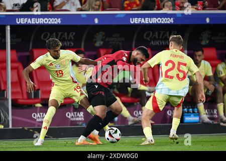 DUSSELDORF - (de gauche à droite) Lamine Yamal d'Espagne, Armando Broja d'Albanie, Fermin Lopez d'Espagne lors du match du Groupe B de l'UEFA EURO 2024 entre l'Albanie et l'Espagne à la Dusseldorf Arena le 24 juin 2024 à Dusseldorf, Allemagne. ANP | Hollandse Hoogte | Gerrit van Keulen Banque D'Images