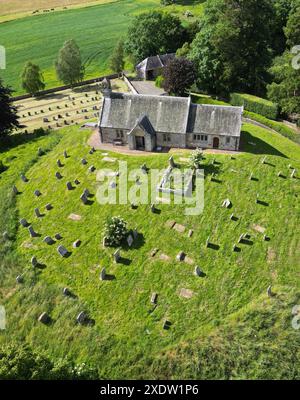 Vue aérienne de l'église de Linton, Linton Village, Morebattle, Écosse Banque D'Images