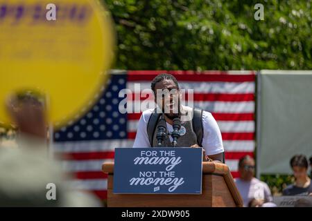 New York, États-Unis. 22 juin 2024. Jumaane Williams, avocate du public de New York, prend la parole lors d'un rassemblement et d'un coup d'envoi de la campagne le week-end précédant la primaire démocratique de New York, qui réunit Mary's Park dans le quartier du Bronx à New York. (Photo de Michael Nigro/Pacific Press) crédit : Pacific Press Media production Corp./Alamy Live News Banque D'Images