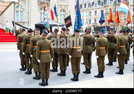 Fête nationale Luxembourg, célébration de l’anniversaire du Grand-Duc, défilé militaire avec l’armée luxembourgeoise, la police, les pompiers, le service de secours et de secours Banque D'Images