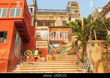 Inde, Uttar Pradesh, Varanasi, Bangali Tola. Étapes de Narad Ghat. Banque D'Images