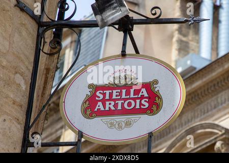 Bordeaux , France - 06 15 2024 : bière Stella Artois belgique signe d'entrée de brasserie texte et logo de marque sur façade murale pub bar belge Banque D'Images