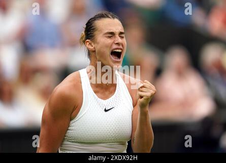 Photo du dossier datée du 13/07/23 de Aryna Sabalenka. Alcaraz et Sinner sont au sommet du jeu masculin tandis qu'Aryna Sabalenka est le favori pour le titre féminin. Le favori pour le titre est le numéro deux mondial Aryna Sabalenka, dont le jeu à gros coup est très bien adapté à l'herbe. La double championne de l'Open d'Australie a atteint les demi-finales lors de ses deux dernières apparitions, mais a été à peine à deux reprises. Date d'émission : mardi 25 juin 2024. Banque D'Images