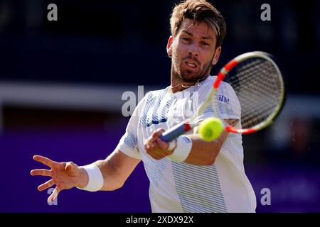 Photo du dossier datée du 17/06/24 de Cameron Norrie, qui s'est classé huitième au monde il y a 18 mois, est maintenant prêt à se retrouver en dehors du top 40 après avoir perdu neuf de ses 15 derniers matchs, y compris des sorties de premier tour à l'Open de France et Queen et une défaite à Nottingham par le numéro 773 mondial Jack Pinnington Jones. Date d'émission : mardi 25 juin 2024. Banque D'Images