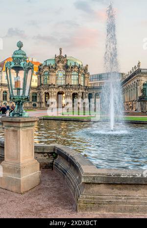 Fontaine au palais Zwinger de Dresde, Saxe, Allemagne Banque D'Images