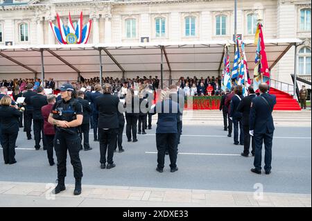 Fête nationale Luxembourg, célébration de l’anniversaire du Grand-Duc, défilé militaire avec l’armée luxembourgeoise, la police, les pompiers, le service de secours et de secours Banque D'Images