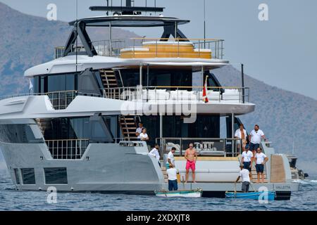 Capri, Italie. 25 juin 2024. Capri, Italie, juin 2024 Erling Haaland, joueur de football de Manchester City avec sa petite amie et ses amis à Capri, Italie, sur une ligne personnalisée Navetta 38 M/y Telli Viscontiart/LaPresse crédit : LaPresse/Alamy Live News Banque D'Images