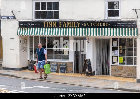 Timm Family Traditional Bouchers Shop sur la place du marché dans le centre-ville de Pickering, North Yorkshire, Angleterre, Royaume-Uni Banque D'Images