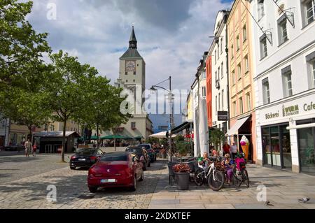 Deggendorf ist eine Kreisstadt im niederbayerischen Landkreis Deggendorf. SIE Hat 35757 Einwohner - stand 31. Dezember 2023 und seit 1994 eine Fachhochschule. SIE wird auch Donaustadt und Tor zum Bayerischen Wald genannt. Die Städte Deggendorf, Plattling und Osterhofen bilden das Oberzentrum Deggendorf. Foto : Zentrum *** Deggendorf est une ville de district dans le district de Deggendorf en basse-Bavière. Elle compte 35757 habitants au 31 décembre 2023 et dispose d'un collège technique depuis 1994. Elle est également connue sous le nom de ville du Danube et porte d'entrée de la forêt bavaroise les villes de Deggendorf, Plattling et Banque D'Images