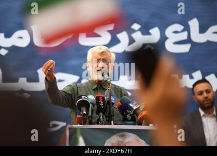 Téhéran, Iran. 24 juin 2024. Le candidat à la présidence Saeed Jalili parle lors d'une campagne électorale à Téhéran, Iran, le 24 juin 2024. L'Iran a récemment annoncé les noms de six candidats qualifiés pour la prochaine élection présidentielle prévue pour juin 28. Les candidats pour les prochaines élections sont Alireza Zakani, Mostafa Pourmohammadi, Masoud Pezeshkian, Saeed Jalili, Mohammad Baqer Qalibaf, et Amir-Hossein Ghazizadeh Hashemi. Crédit : Shadati/Xinhua/Alamy Live News Banque D'Images