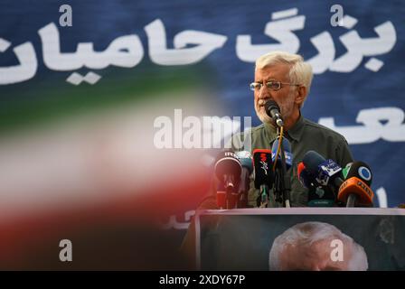 Téhéran, Iran. 24 juin 2024. Le candidat à la présidence Saeed Jalili parle lors d'une campagne électorale à Téhéran, Iran, le 24 juin 2024. L'Iran a récemment annoncé les noms de six candidats qualifiés pour la prochaine élection présidentielle prévue pour juin 28. Les candidats pour les prochaines élections sont Alireza Zakani, Mostafa Pourmohammadi, Masoud Pezeshkian, Saeed Jalili, Mohammad Baqer Qalibaf, et Amir-Hossein Ghazizadeh Hashemi. Crédit : Shadati/Xinhua/Alamy Live News Banque D'Images