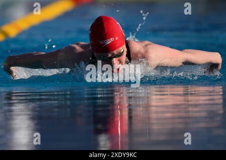 Laura Kathleen Stephens, de Grande-Bretagne, participe à la finale féminine du 200 m papillon lors du 60e meeting de natation Settecolli au stadio del Nuoto à Rome (Italie), le 23 juin 2024. Laura Kathleen Stephens s’est classée deuxième en remportant la médaille d’argent. Banque D'Images