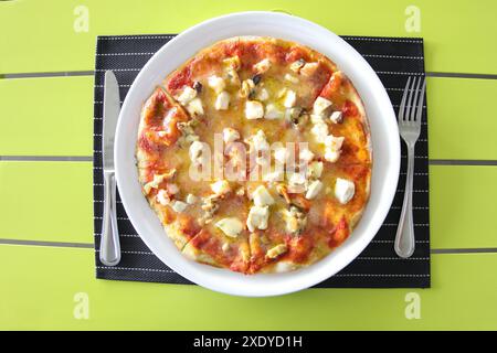 Pizza savoureuse. Menu du restaurant. Plats qui donnent au restaurant. Banque D'Images