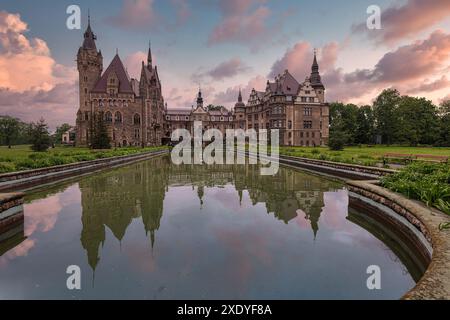 Château à Moszna, près d'Opole, Silésie, Pologne Banque D'Images