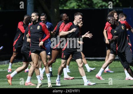 Freiberg, Allemagne. 25 juin 2024. Le belge Yannick Carrasco et le belge Thomas Meunier photographiés lors d'une séance d'entraînement de l'équipe nationale belge de football Red Devils, mardi 25 juin 2024 à Freiberg, Allemagne, lors des Championnats d'Europe de football UEFA Euro 2024. Les Red Devils jouent dans le groupe E aux Championnats d'Europe Euro 2024 en Allemagne et ont un dernier match à jouer. BELGA PHOTO BRUNO FAHY crédit : Belga News Agency/Alamy Live News Banque D'Images