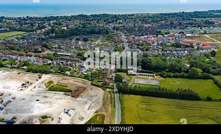 Vue aérienne pillant Station Road, vers Walmer Station, montrant sa proximité avec le nouveau Wellington Gardens Development par Abbey New Homes Banque D'Images