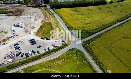 Vue aérienne du carrefour de Ellens Road, Cross Road, Station Drive et Coldblow Lane, montrant l'emplacement du Wellington Gardens Development Banque D'Images