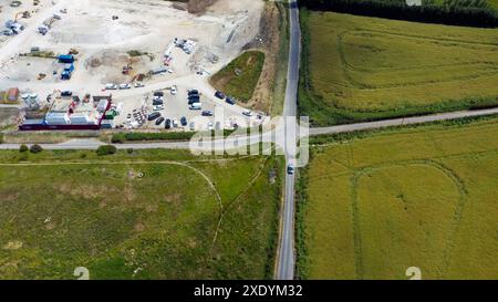 Vue aérienne du carrefour de Ellens Road, Cross Road, Station Drive et Coldblow Lane, montrant l'emplacement du Wellington Gardens Development Banque D'Images