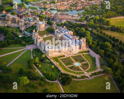 Vue aérienne du château de Windsor, une résidence royale, vue depuis le North Terrac et Uper Ward, Windsor, Berkshire, Angleterre Banque D'Images