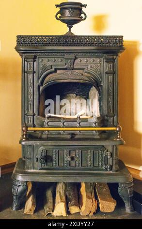 Poêle à bois en fonte à l'ancienne Banque D'Images