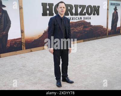 Giovanni Ribisi arrive à The HORIZON : AN AMERICAN saga CHAPTER 1 Los Angeles première au Regency Village Theatre de Westwood, CA, le lundi 24 juin 2024. (Photo de Sthanlee B. Mirador/Sipa USA) Banque D'Images