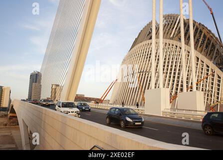 Agora et l'Assut de l'Or Bridge, Cité des Arts et des Sciences, Valence. Comunidad Valenciana, Espagne Banque D'Images