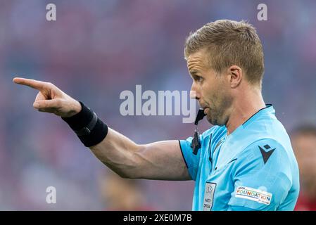 Dusseldorf Arena, Dusseldorf, Allemagne. 24 juin 2024. Euro 2024 Groupe B Football, Albanie contre Espagne ; arbitre Glenn Nyberg crédit : action plus Sports/Alamy Live News Banque D'Images