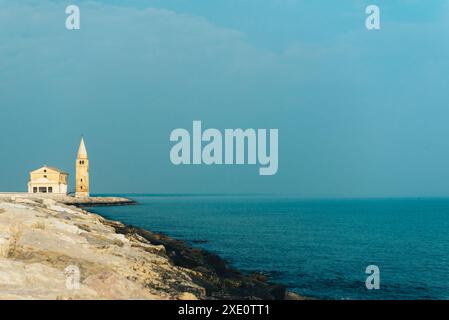 Église Notre Dame de l'Ange sur la plage de Caorle, Italie Banque D'Images