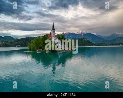 Lac de Bled avec église sur une petite île Banque D'Images