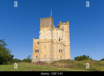 Extérieur du château d'Orford par une journée ensoleillée. Orford, Suffolk. ROYAUME-UNI Banque D'Images