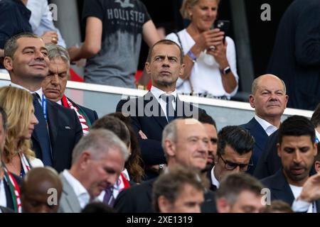 Viktor Orban (Ungarn, Ministerpraesident), Aleksandar Ceferin (UEFA Praesident), Olaf Scholz (Deutschland, Bundeskanzler, SPD), GER, Allemagne (GER) v. Ungarn (HUN), Fussball Europameisterschaft, UEFA EURO 2024, Gruppe A, 2. Spieltag, 19.06.2024 Foto : Eibner-Pressefoto/Michael Memmler Banque D'Images