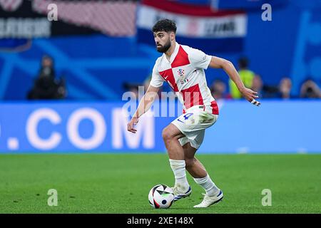 Leipzig, Allemagne. 24 juin 2024. Leipzig, Allemagne, 24 juin 2024 : Josko Gvardiol (4 Croatie) contrôle le ballon lors du match UEFA EURO 2024 Allemagne du Groupe B entre la Croatie et l'Italie au stade de Leipzig à Leipzig, en Allemagne. (Daniela Porcelli/SPP) crédit : SPP Sport Press photo. /Alamy Live News Banque D'Images