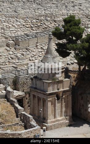 Yad Avshalom, Tombeau d'Absalom de style romain du 1er siècle dans le cimetière juif de Mt. Les olives, c'est aussi appelé le fils du roi David du pilier d'Absalom. Banque D'Images