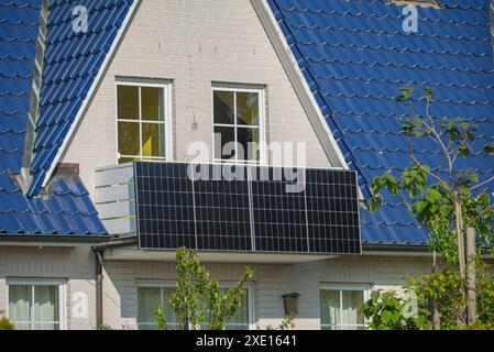 Centrale solaire de balcon écologique pour utiliser de l'énergie renouvelable. Banque D'Images