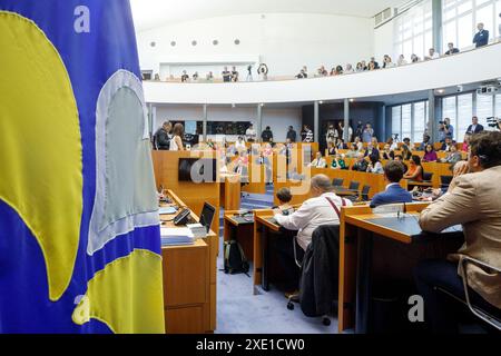 Bruxelles, Belgique. 25 juin 2024. Vue d'ensemble lors de la première session plénière du parlement bruxellois à Bruxelles, mardi 25 juin 2024. BELGA PHOTO HATIM KAGHAT crédit : Belga News Agency/Alamy Live News Banque D'Images