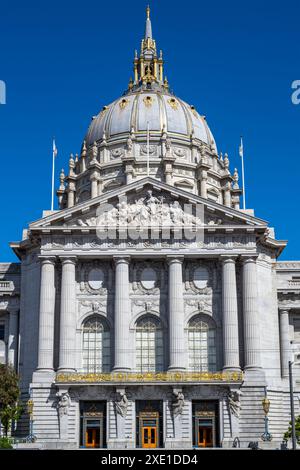 L'imposante coupole de l'hôtel de ville de San Francisco par une journée ensoleillée Banque D'Images