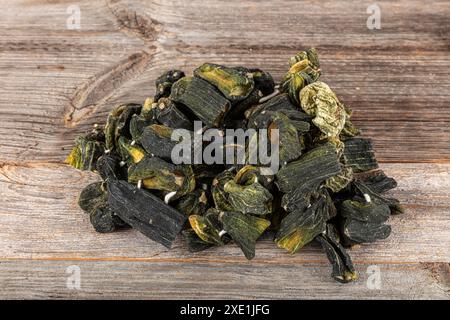 Concombre séché de dinde farci de viande hachée, riz, herbes et épices. Le concombre farci est un plat turc traditionnel de Gaziantep. Nom local Banque D'Images