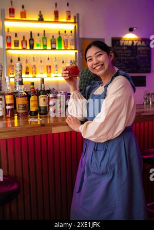 Une coréenne dans un bar Banque D'Images