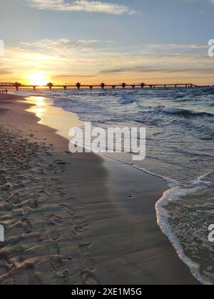 Paysage de plage dans la soirée Banque D'Images