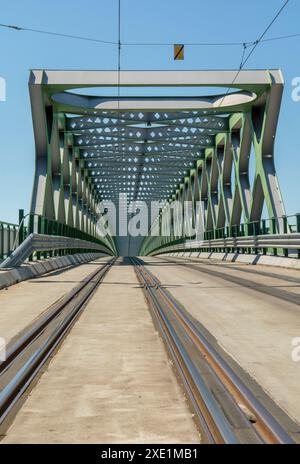 Le vieux pont sur le Danube à Bratislava. Slovaquie. Banque D'Images